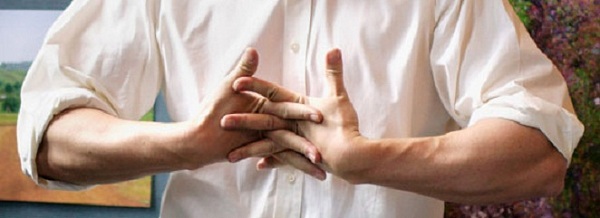 Nguy hại khôn lường khi bẻ khớp ngón tay có thể bạn chưa biết