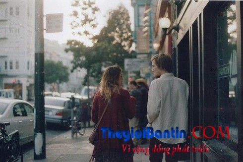 noi_chuyen_voi_nguoi_la-490x327