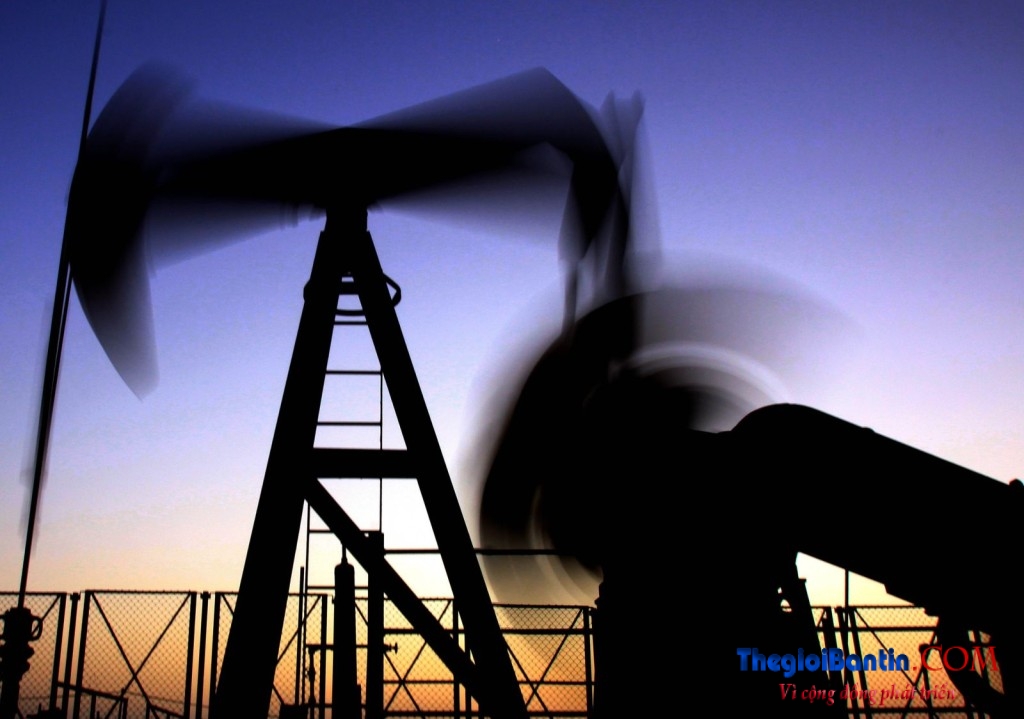 Gia vang den dau khi