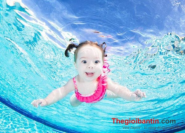 1459229938_1433146866underwaterbabies10-e1477535519425