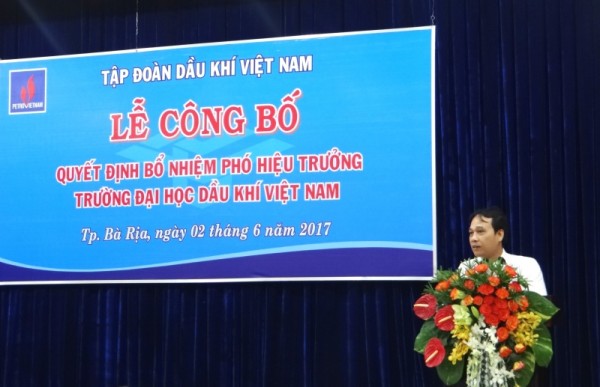 pvn-trao-quyet-dinh-bo-nhiem-pho-hieu-truong-dai-hoc-dau-khi-viet-nam