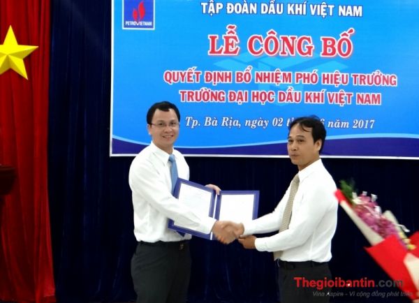 pvn-trao-quyet-dinh-bo-nhiem-pho-hieu-truong-dai-hoc-dau-khi-viet-nam_1