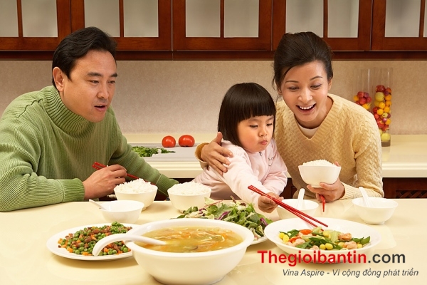 giao-duc-con-tren-ban-an